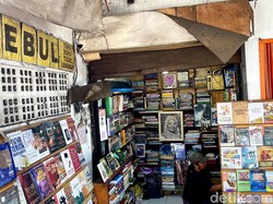 Jelajah Buku Langka di Lapak Buku Kebul Bandung