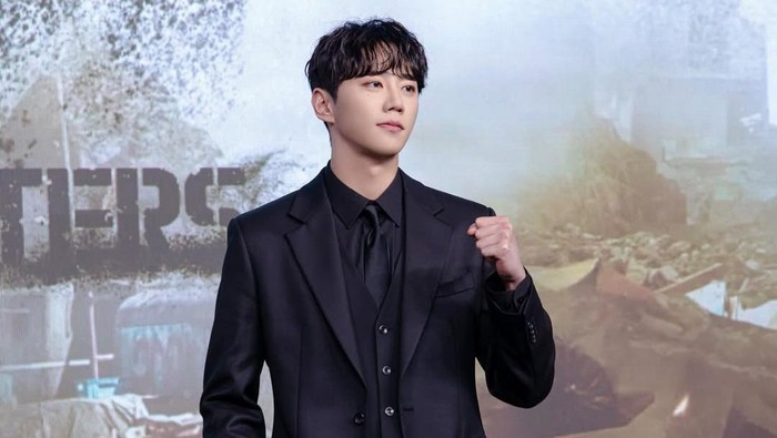 Lee Jun Young Sampaikan Permintaan Maaf Usai 'Insiden' Piala di Blue Dragon Series Awards 2025