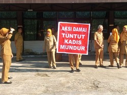Pegawai DPPPA Kalbar Demo Tuntut Kadis Mundur, Ini Respons Herkulana