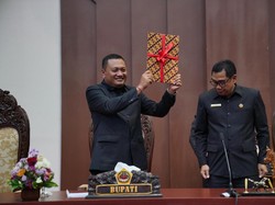 DPRD Gianyar Sampaikan PU Raperda APBD Perubahan Tahun 2025