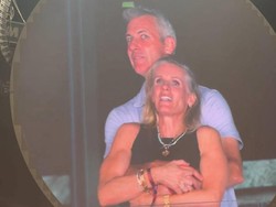 Selingkuh di Konser Coldplay, Kristin Cabot Kini Gugat Cerai Suami