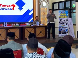 Edukasi Keselamatan Berkendara Polres Pasuruan Kota Sasar para Santri