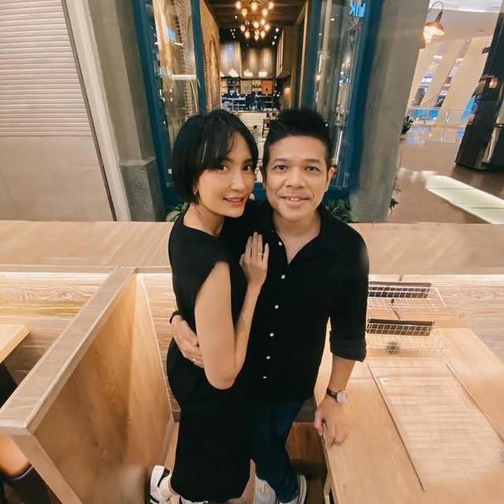 <p>Menariknya, meski sudah belasan tahun bersama, keharmonisan hubungan mereka justru kian terasa. Artika dan Baim pun tak jarang membagikan potret kebersamaan penuh cinta itu lewat unggahan di Instagram. (Foto: Instagram @artikasaridevi)</p>