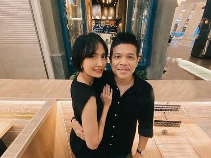 7 Potret Artika Sari Devi & Baim Tetap Mesra Meski Sudah 17 Tahun Menikah