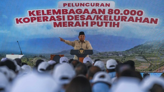 PDIP-Gerindra Kakak Adik, Bung Karno Bapak Saya Juga Presiden Prabowo menyebut hubungan Gerindra dan PDIP seperti kakak adik, menekankan niat baik untuk kemakmuran Indonesia.