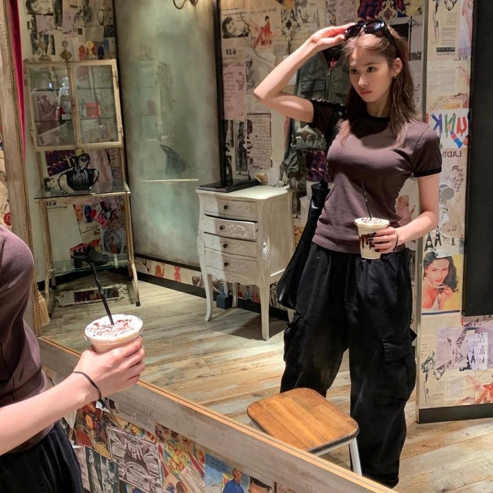<p>Sejumlah idol K-pop perempuan berhasil masuk daftar <em>The Most Beautiful Face 2024</em> atau perempuan tercantik di dunia berdasarkan survei dari TC Candler. Salah satunya adalah Sana TWICE. (Foto: Instagram@m.by__sana)</p>