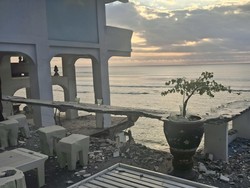 Usaha di Pantai Bingin Dibongkar, Karyawan Syok Kehilangan Pekerjaan