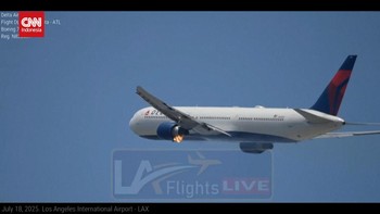 VIDEO: Detik-detik Delta Airlines Kebakaran Mesin dan Mendarat Darurat