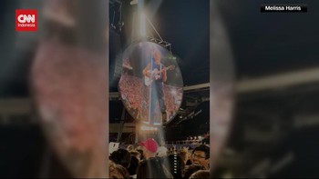 VIDEO: Coldplay Kasih Warning Mau Sorot Penonton Buntut CEO Astronomer