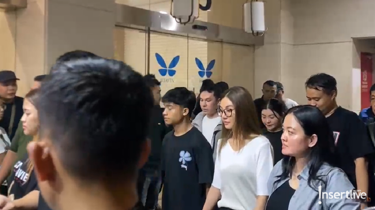 Upacara Tutup Peti Ayah Sarwendah