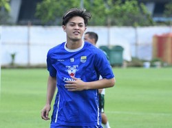 Debut 1 Menit Alfeandra Dewangga untuk Persib
