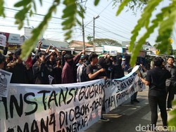 Viral Dugaan Pelecehan di SMAN 4 Kota Serang Picu Demo Alumni dan Mahasiswa