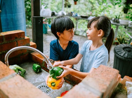 5 Tanda Anak Bisa Jadi People Pleaser & Cara Mengatasinya