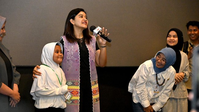 Meriahkan Hari Anak 2025, Kahiyang Ayu Ajak 500 Anak Nobar Film Jumbo Kahiyang Ayu mengajak 500 anak marginal nobar film 'Jumbo' di Medan untuk merayakan Hari Anak 2025, dilengkapi dengan kuis berhadiah dan tour edukatif.