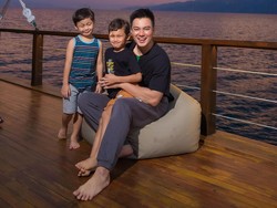 Terpopuler: Baim Wong Liburan Keluarga di Danau Toba dengan Kapal Pinisi