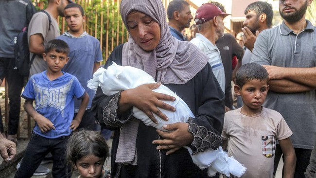23 Warga Gaza Meninggal Kelaparan dalam 2 Hari Gegara Kekejian Israel Sebanyak 23 warga di Jalur Gaza, Palestina, tewas dalam dua hari karena malnutrisi akibat kelaparan.