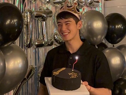 5 Potret Cha Eun Woo Potong Rambut Jelang Masuk Wamil