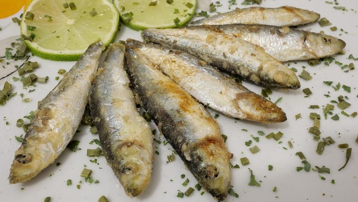 Ikan sarden. Ikan sarden kaya akan protein, zat besi, vitamin E, selenium, vitamin B12, dan kalsium./Foto: pixabay.com/PhotoEnduro