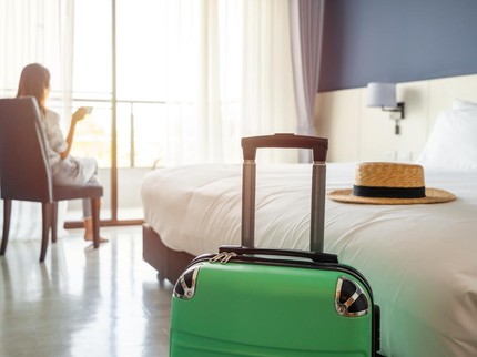 Keluarga Ini Pilih Tinggal di Hotel Selamanya daripada Beli Rumah Meski Berkecukupan, Alasannya...