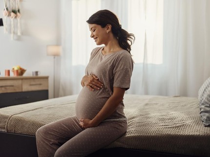 Hamil di Usia 44 Setelah 6 Th IVF, Kisah Lindsay yang Berhasil Jadi Ibu Lewat Satu Embrio