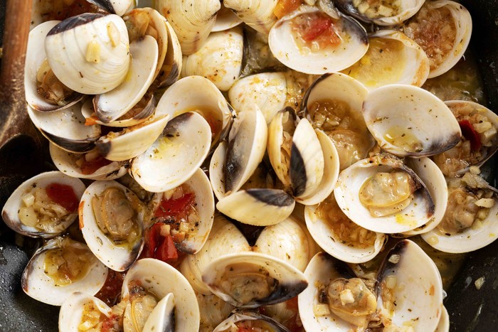 Ilustrasi kepah cocok untuk diet. Jenis seafood ini rendah kalori dan tinggi protein/Foto: freepik.com/valeria_aksakova