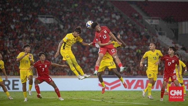 Ayo Bangkit dan Lupakan Netizen, Hokky! Hokky Caraka harus fokus pada semifinal Piala AFF U-23 melawan Thailand, meski menghadapi komentar negatif netizen. Kualitas di lapangan jadi solusi.