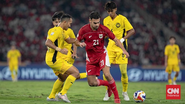 Asisten Pelatih Vietnam Pantau Indonesia, Soroti Lemparan Robi Darwis Dua asisten pelatih Vietnam dilaporkan memantau permainan Timnas Indonesia U-23 sebagai persiapan bertemu di babak semifinal Piala AFF U-23 2025.