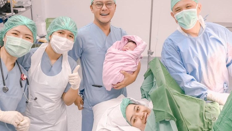Istri Danang DA Melahirkan Istri Danang DA Melahirkan