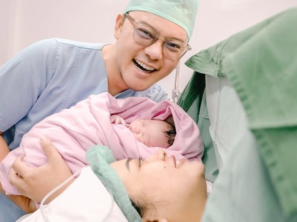 Istri Danang DA Melahirkan Anak Pertama, Intip Proses Persalinannya yang Penuh Perjuangan