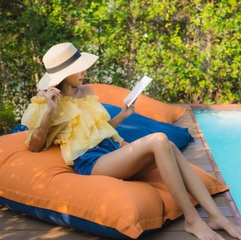 5 Manfaat Staycation yang Nggak Sekadar 'Healing' Tipis-tipis