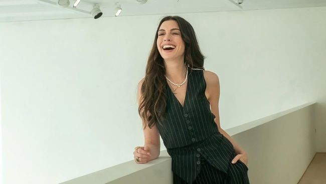 Anne Hathaway Bagikan Cerita Langka tentang Suaminya, Ternyata...
