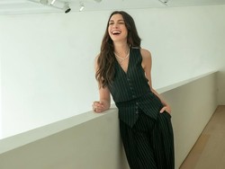 Anne Hathaway Bocorkan Penampilan Baru Andy Sachs di The Devil Wears Prada 2