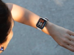 Apa Sih Bedanya Smartwatch dan Smartband? Ini Penjelasannya