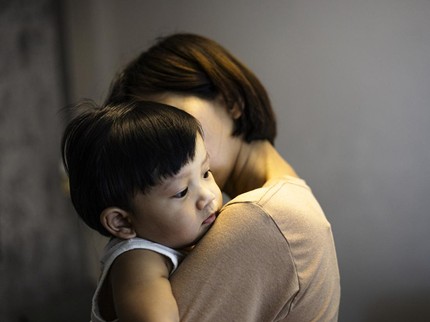 Tanpa Disadari, Luka Masa Kecil Bunda Bisa Terbawa ke Anak hingga Dewasa