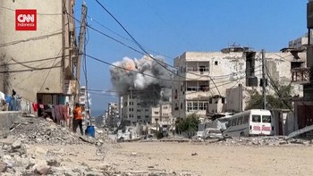 VIDEO: Horor Serangan Udara Israel Hantam Gedung Terbengkalai di Gaza