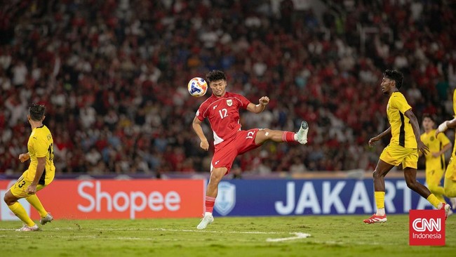 Respons Pelatih soal Aksi Hokky yang Buat Kiper Malaysia Terkapar Pelatih Malaysia, Nafuzi Zain merespons pelanggaran keras yang dilakukan striker Timnas Indonesia U-23, Hokky Caraka kepada kiper timnya.