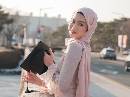 5 Ide Makeup Wisuda Artis hingga Selebgram, Simpel dan Elegan