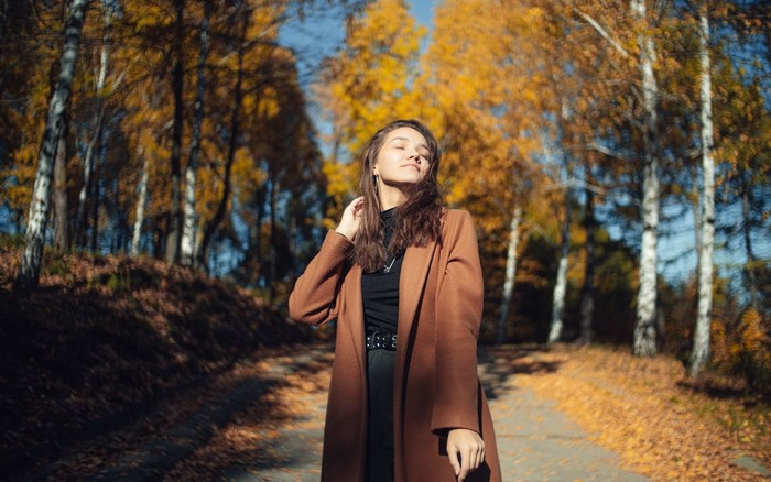 Orang yang pernah melewati masa sulit dan tidak menyerah tidak takut jika mereka harus sendirian. Mereka dapat nyaman dengan kesendirian dan menghargai waktunya sendiri.