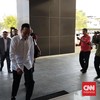 Jokowi Bawa Ijazah SD Hingga S1 UGM ke Polresta Solo