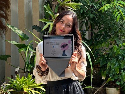 Terpopuler: Potret Laura Theux Berhasil Lulus Kuliah 