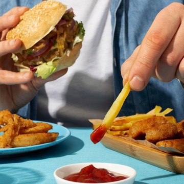 Jangan Cuek! 4 Hal Ini Wajib Kamu Lakukan Setelah Makan Makanan Berminyak