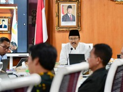 Evaluasi Kegiatan MPLS Sekolah Rakyat, Mensos Rapat Bareng Kepala Sekolah