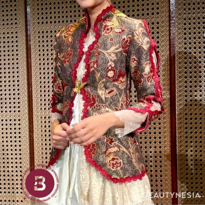 Nona Srikaya Nona Srikaya
