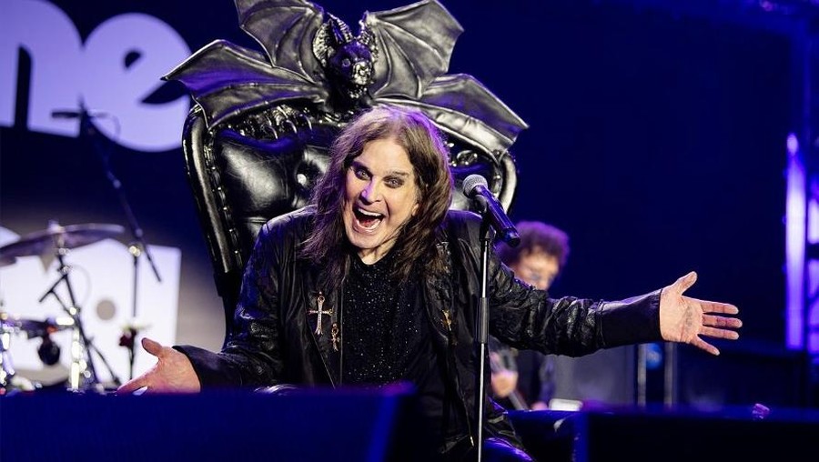Ozzy Osbourne Penampilan terakhir Ozzy Osbourne di konser Back to the Beginning, 5 Juli 2025, di Birmingham, Inggris.