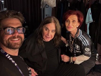 Pemakaman Ozzy Osbourne di Inggris, Netizen Ikut Iba Lihat Istri Mendiang Patah Hati