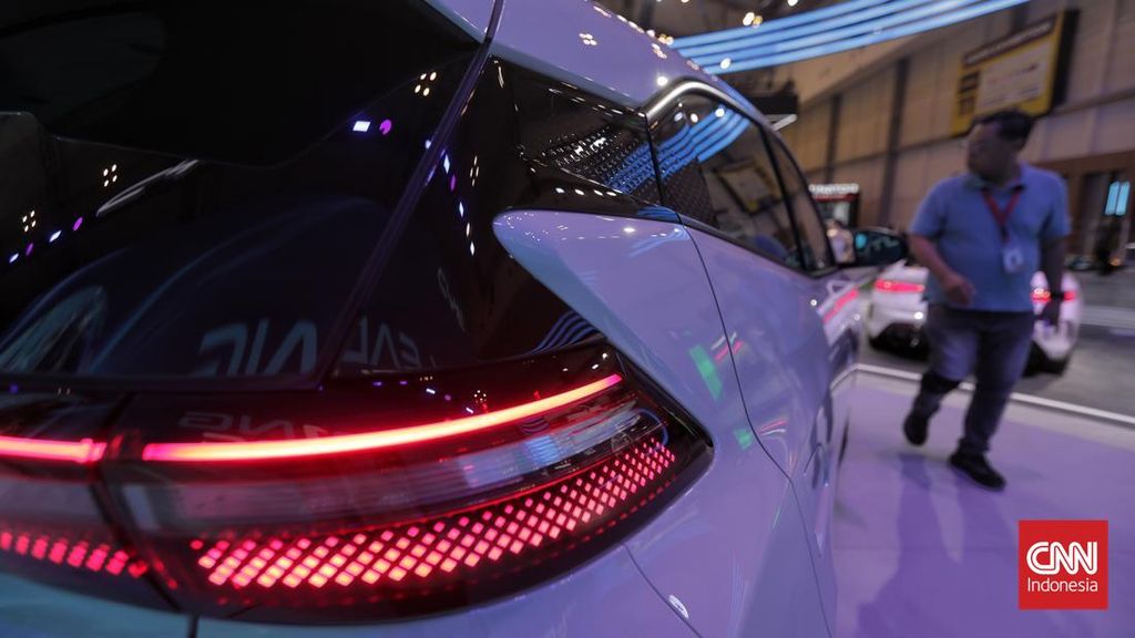 Melihat Mobil Listrik BYD Dicas Kilat Mirip HP, Bisa Secepat Isi BBM?