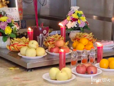 Sarwendah Gelar Tradisi Jinzhi, Bakar Uang Kertas untuk Bekal Ayah di Alam Baka