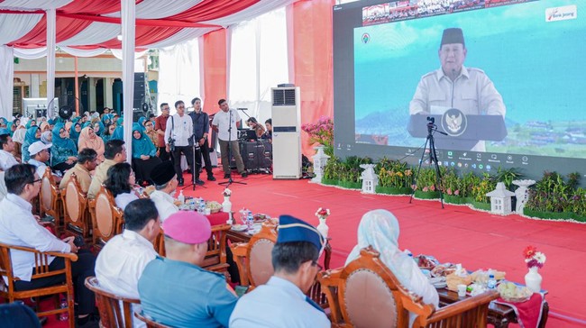 Presiden Prabowo Subianto menyapa Gubernur Sumut Bobby Nasution saat peresmian serentak kelembagaan KDMP secara daring, Senin (21/7).