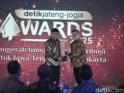 Taj Yasin Mengenang Sosok Mbah Moen di detikJateng-Jogja Awards 2025