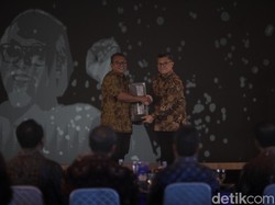 Romo Mangun Dapat Penghargaan Adiluhung detikJogja-Jateng Awards 2025